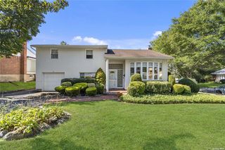 2 Whitlock Street, Plainview, NY 11803
