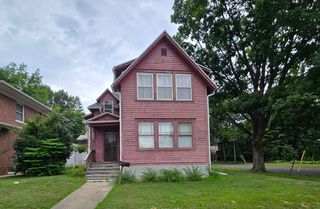 752 N  Cherry St, Galesburg, IL 61401