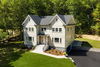 87 Lakeview St, Sharon, MA 02067