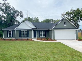 422 Peters St, Hahira, GA 31632