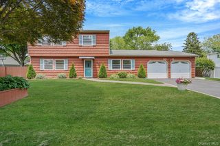 86 Rustic Avenue, Medford, NY 11763