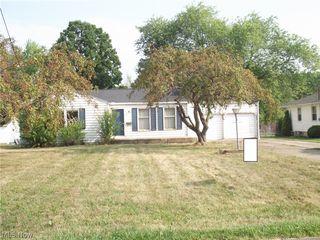 14 Skyline Dr, Canfield, OH 44406