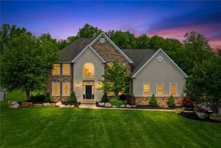 55 Island Ct, Easton, PA 18042