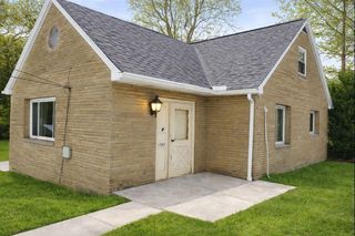 1989 Henderson Ave, Washington, PA 15301