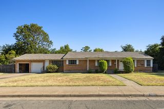 901 E  Mitchell St, Arlington, TX 76010