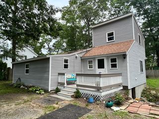 2 Barberry St, Lakeville, MA 02347