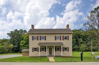 690 Lakeview Dr, Washington, PA 15301