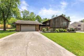 21 W  Edwards St, Iola, KS 66749