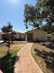91 O St, Sanger, CA 93657