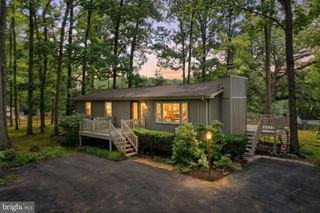 468 Fairview Dr, Hanover, PA 17331