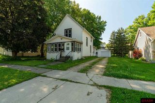 414 E  8th St, Blue Earth, MN 56013