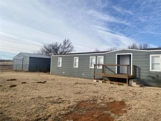24058 E 1047th Rd, Weatherford, OK 73096