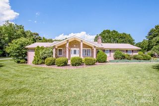2078 Valley View Ln, Lincolnton, NC 28092