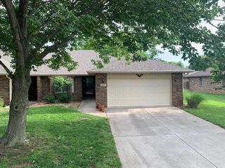 1437 E Woodgate Street, Springfield, MO 65804