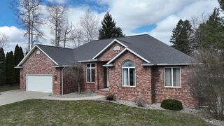 9524 Pine Needle Trl, Flushing, MI 48433