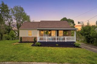 359 High Grove Blvd, Akron, OH 44312