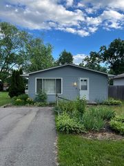 627 W  Baker Rd, Highland, MI 48357