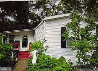 18 South Dr, East Windsor, NJ 08520
