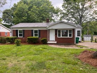 3835 Whitehall Dr, Charlotte, NC 28208