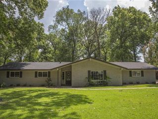 2116 Maywood Dr, Monroe, LA 71201