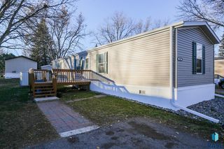 5005 W  17th Pl, Sioux Falls, SD 57106