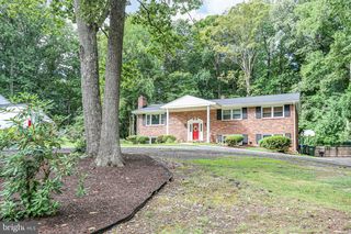 18412 Cedar Dr, Triangle, VA 22172