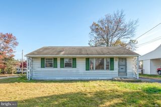 30 Essex Rd, Camp Hill, PA 17011
