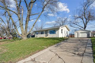 2240 17th Ave, Marion, IA 52302