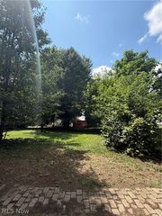 327 S  3rd St, Coshocton, OH 43812