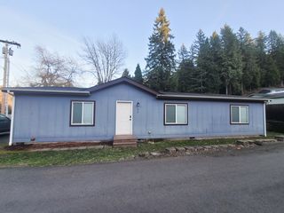 48 SW Ruckel St, Cascade Locks, OR 97014