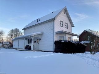 954 S Lawn Ave, Coshocton, OH 43812