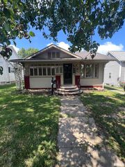 421 S  16th St, Herrin, IL 62948