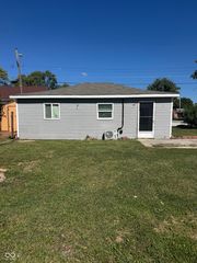 218 Cherry St, Greenfield, IN 46140