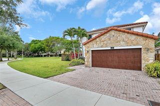 818 NW 99th Ct, Miami, FL 33172