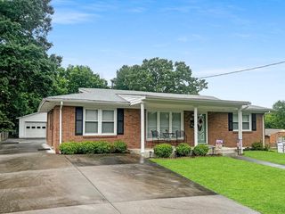 521 Lansbury Dr, Danville, VA 24540