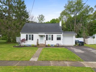 844 E  Circle Dr, Vestal, NY 13850