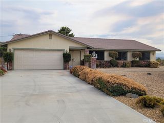 18545 Siskiyou Rd, Apple Valley, CA 92307