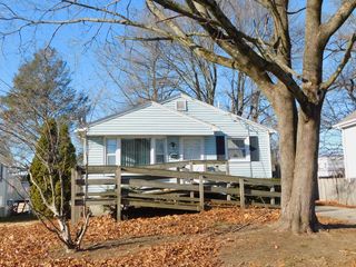 71 Birchland Ave, Pawtucket, RI 02860
