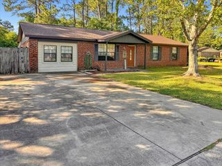 1347 Continental Dr, Pensacola, FL 32506