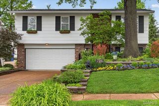 721 Oakway Pl, Saint Louis, MO 63122