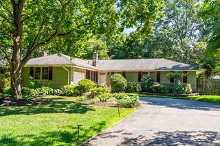 6 Rancher Place, Huntington, NY 11743