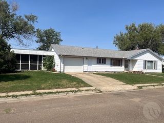 202 2nd Ave W, Scobey, MT 59263