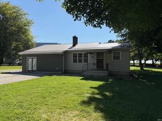 6 S  Schroeder St, Edwardsport, IN 47528
