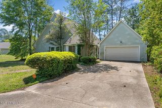 125 Country Club Dr, Pass Christian, MS 39571