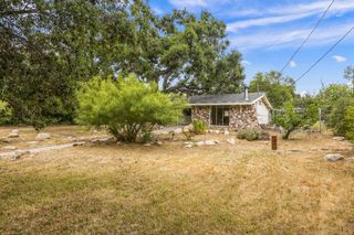 272 Rockaway Rd, Oak View, CA 93022