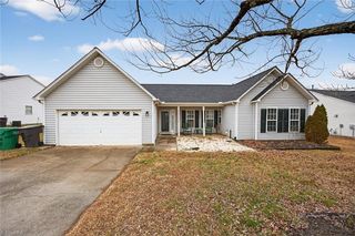 3715 Tuxford Ln, Jamestown, NC 27282