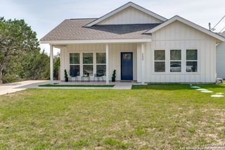 1232 DIAMONDHEAD DR, Canyon Lake, TX 78133