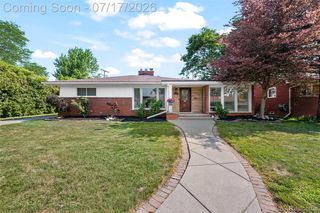 23201 Norcrest Dr, Saint Clair Shores, MI 48080