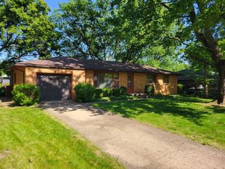 1720 McDonald Dr, Champaign, IL 61821
