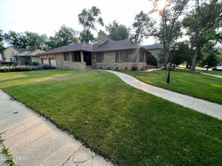 404 N  Broadway, Watertown, SD 57201
